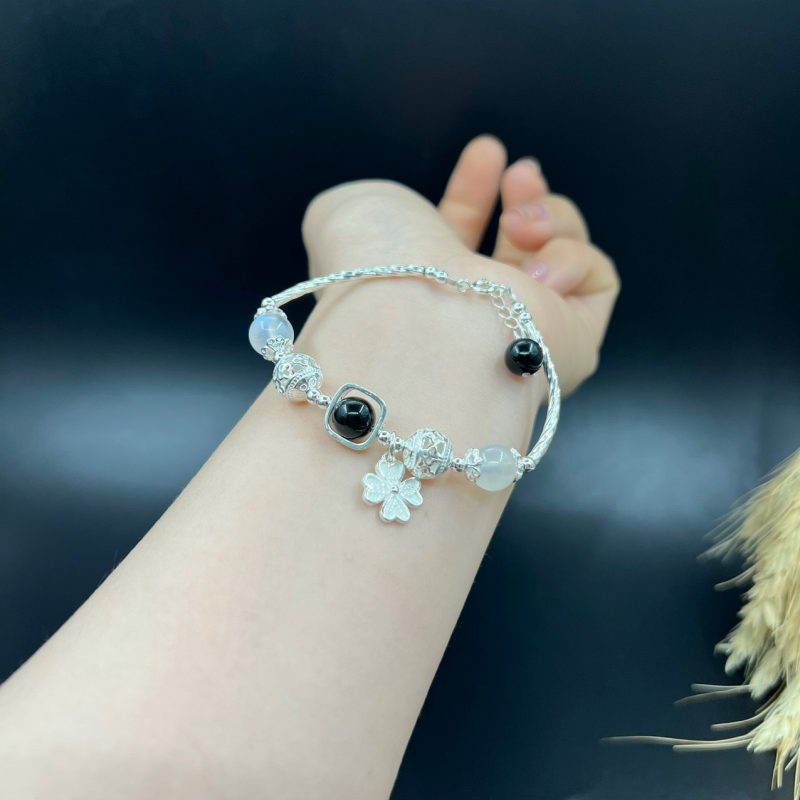 Vòng mẫu Đá mặt trăng và Đá Obsidian mix charm cỏ 4 lá