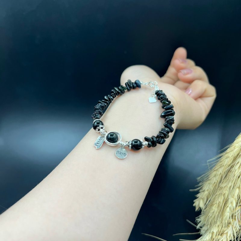 Vòng mẫu đá vô định mix charm bạc