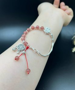 Alternative view of Vòng thạch anh dâu tây mix charm lục lạc, hoa sen sử dụng ống bạc lớn - VT2400027TADT