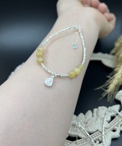 Alternative view of Lắc bạc từ chặn vuông đính đá tự nhiên và charm hoa hồng - VT2400048