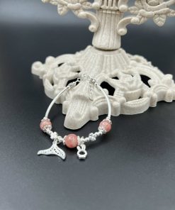 Alternative view of Vòng đá đào hoa mix charm đuôi cá và thỏ bạc 925 - VT2400108DDHO