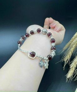 Vòng đá tự nhiên mix charm cúc họa mi và lá kép bạc 925 - VT2400092