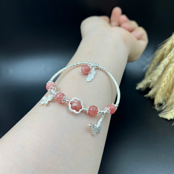 Vòng phong thủy mix charm bướm, lông vũ và hoa 5 cánh bạc 925 - VT2400022